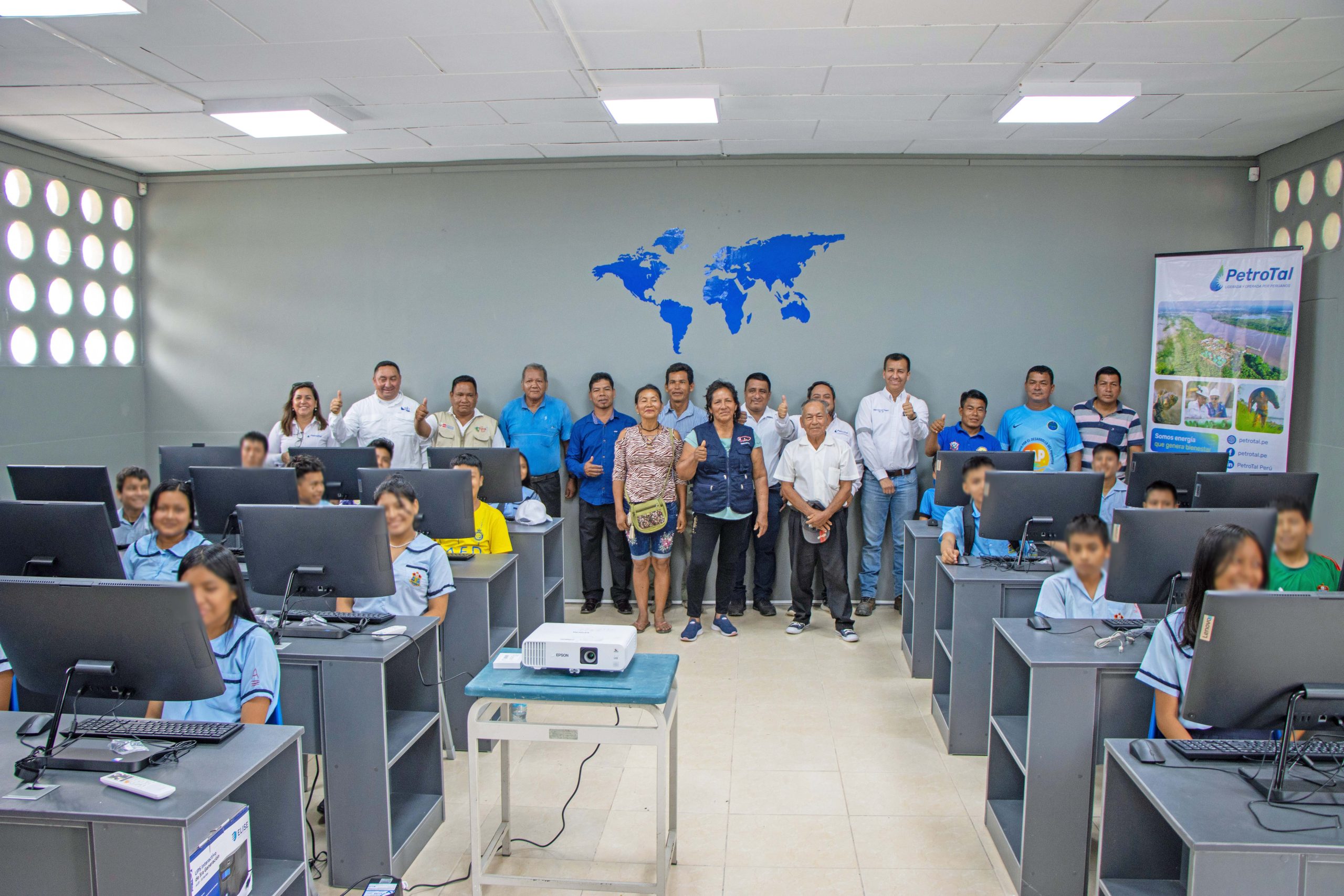 Inauguran modernos laboratorios de cómputo en colegio secundario y biblioteca de la capital de Puinahua