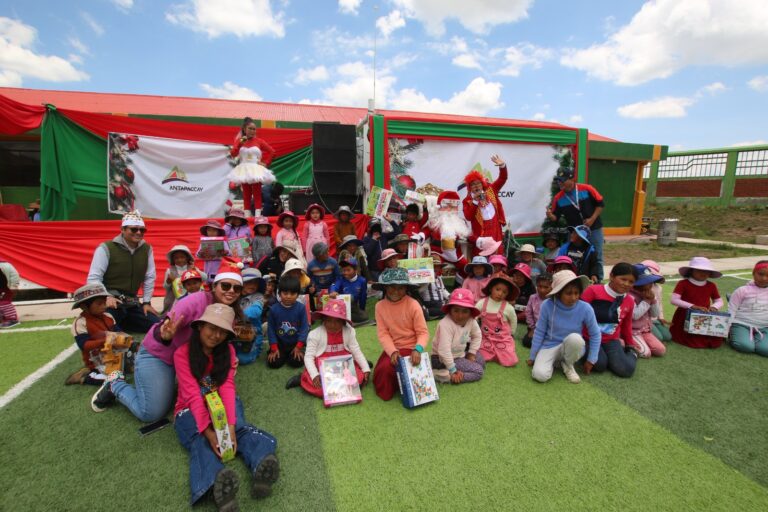 Cusco: Antapaccay celebra la Navidad con más de 3500 niños de las comunidades de Espinar