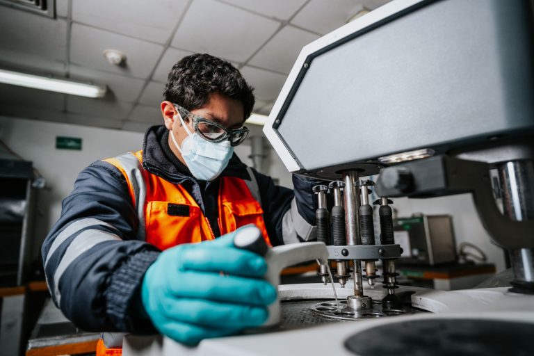 SGS Perú implementará un laboratorio metalúrgico en Las Bambas y operará laboratorio químico de Toromocho