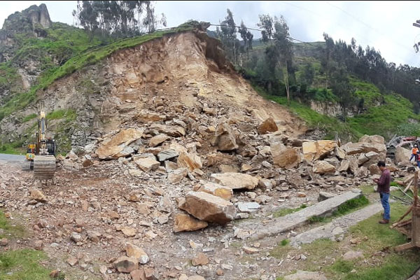 Antamina y Provías realizan trabajos para restaurar tránsito por deslizamiento en Valle Fortaleza, en Áncash