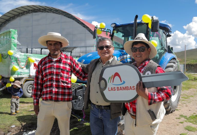 Las Bambas entrega tractor agrícola totalmente equipado a comunidad de Quehuira