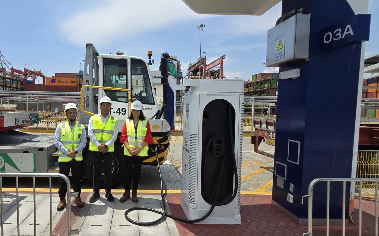DP World, primer terminal portuario de Latinoamérica en implementar estación de carga para camiones eléctricos