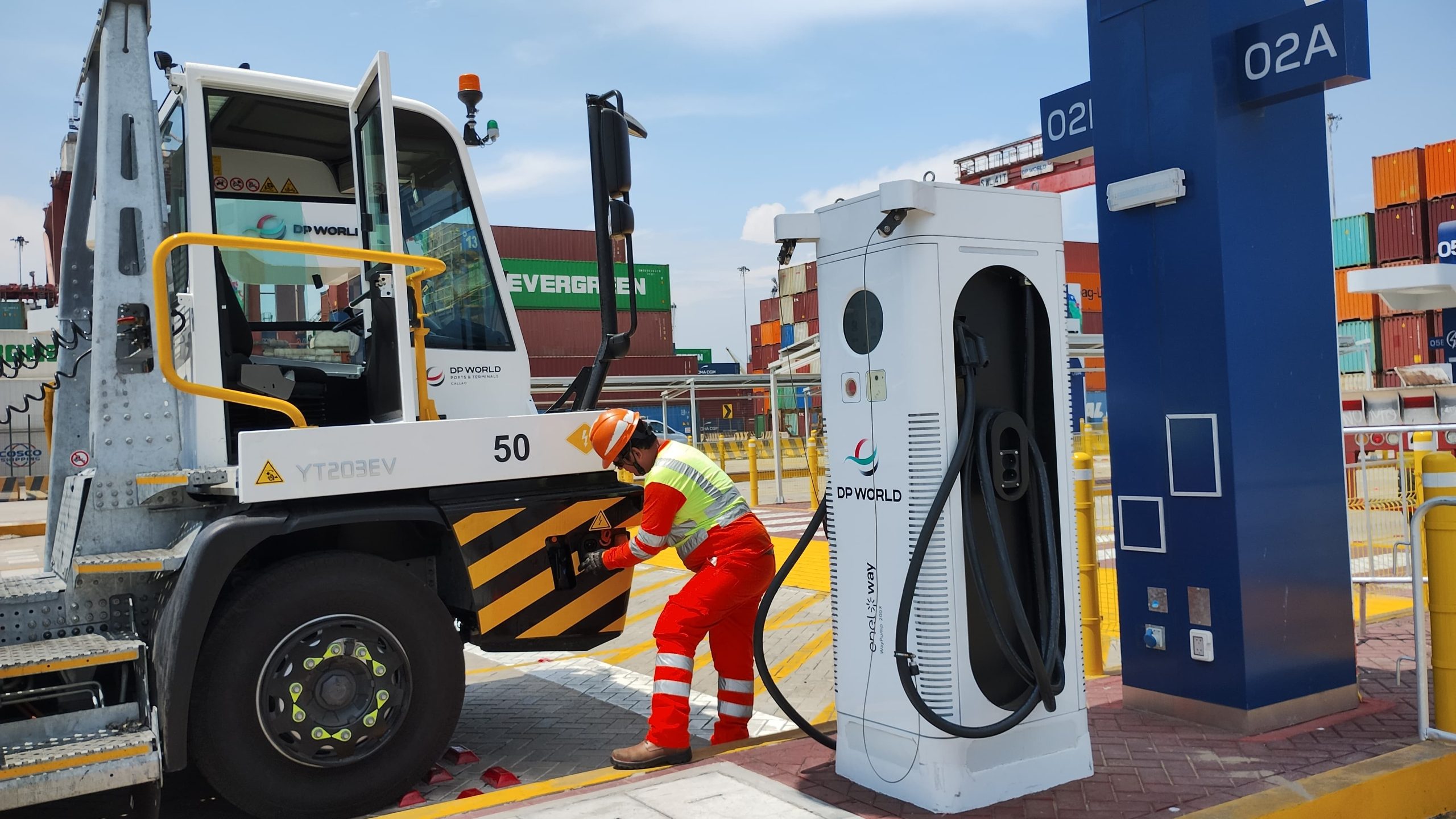DP World y Enel X Way ponen en marcha estación de carga para camiones eléctricos en el Muelle Sur