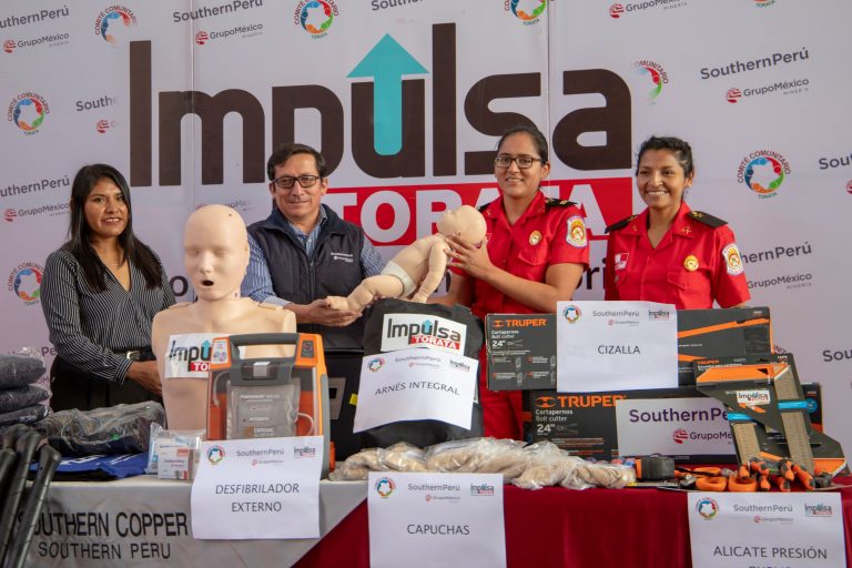 Con capital semilla, Southern y Comité Comunitario de Torata fortalecen capacidad operativa de compañía de bomberos local