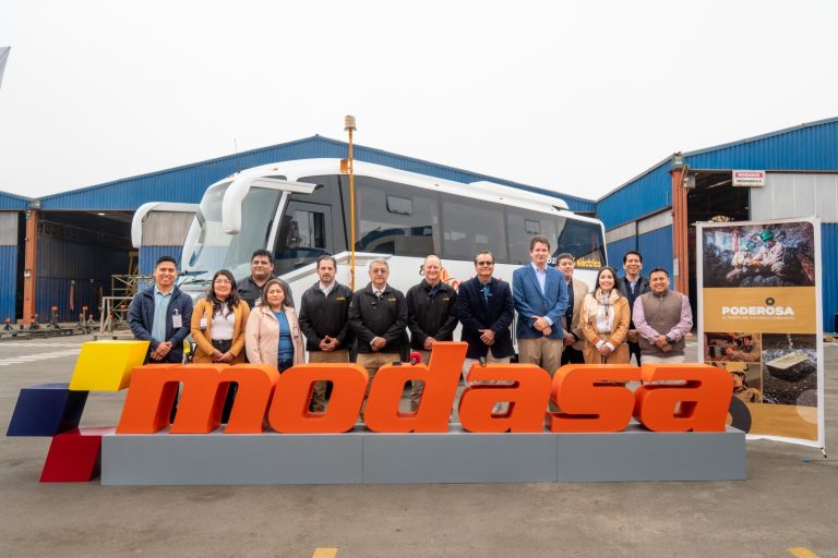 Minera Poderosa recibe primer bus eléctrico para transporte de personal