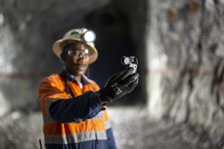 Anglo American se deshará de sus negocios de diamante y platino y conservará los de cobre y mineral de hierro