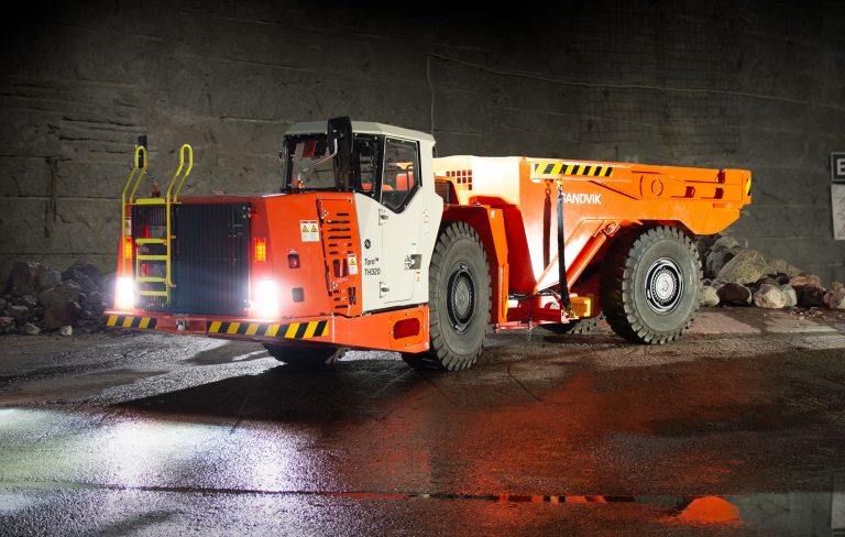 Toro TH320 de Sandvik, el equipo que se ajusta a las exigentes condiciones de las minas subterráneas en Perú