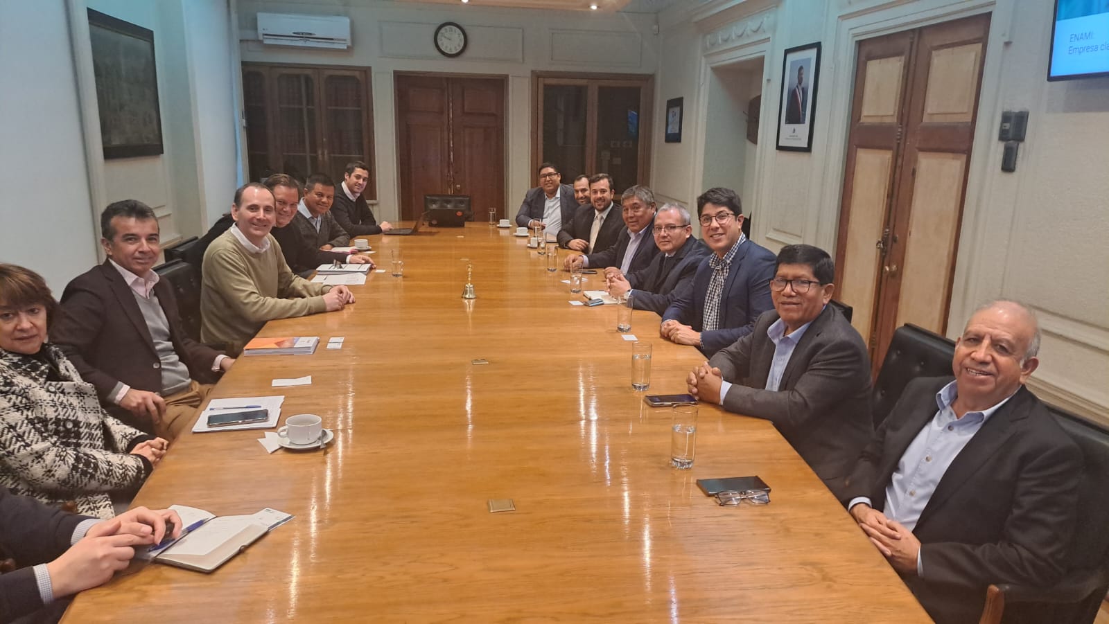 Delegación peruana de la Anplaben firmó un convenio con Enami de Chile