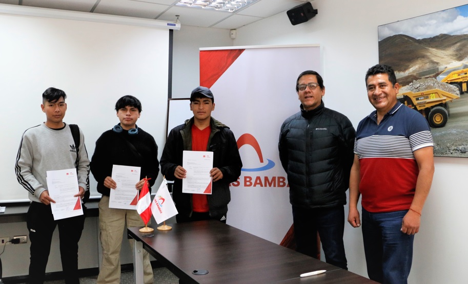 Las Bambas financia estudios superiores de 32 jóvenes de la comunidad de Huancuire