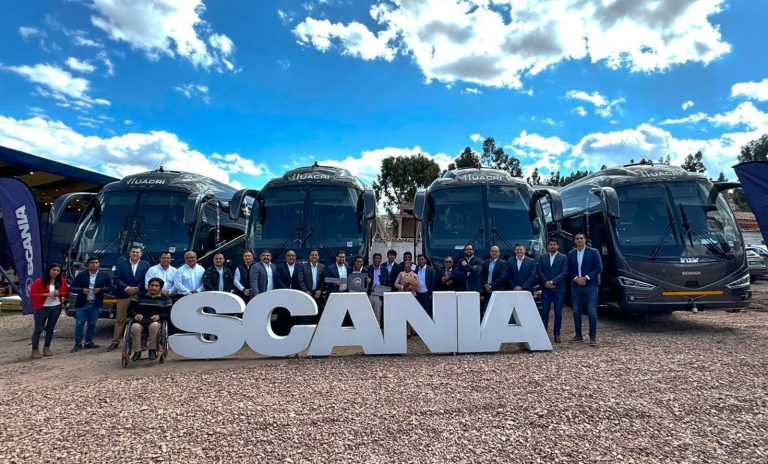 Scania entrega de flota de buses para traslado de personal de Las Bambas