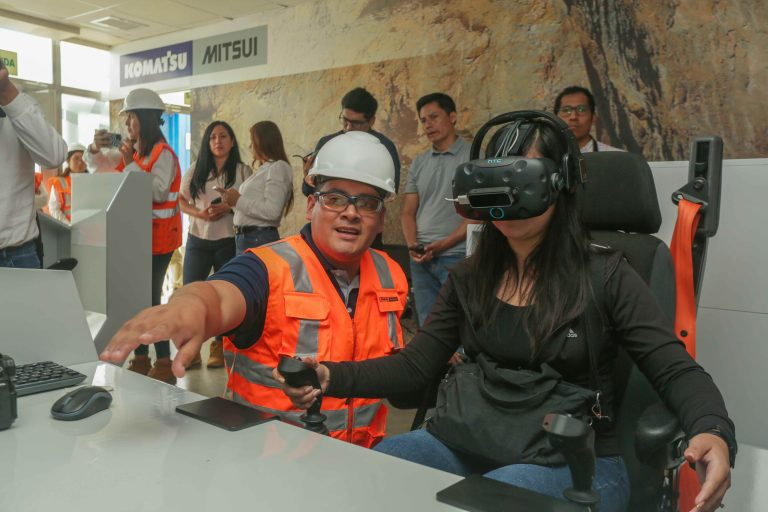 Komatsu-Mitsui implementará realidad aumentada y realidad virtual en sus procesos de capacitación técnica