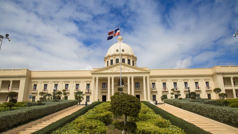 República Dominicana crea minera estatal para explorar tierras raras