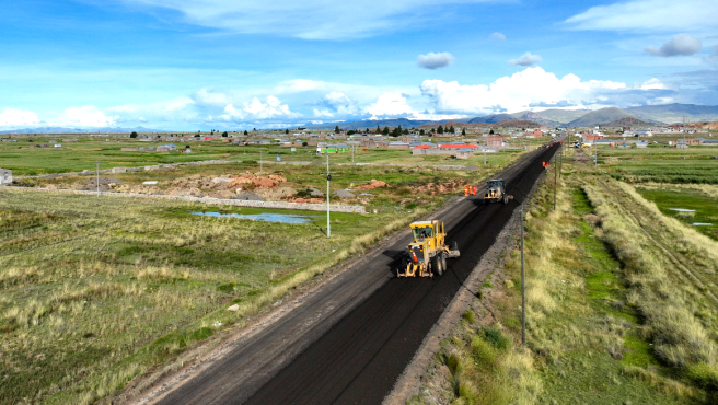 Suscriben contrato para mejoramiento de carretera Ocoruro-Ayaviri que une Puno y Cusco