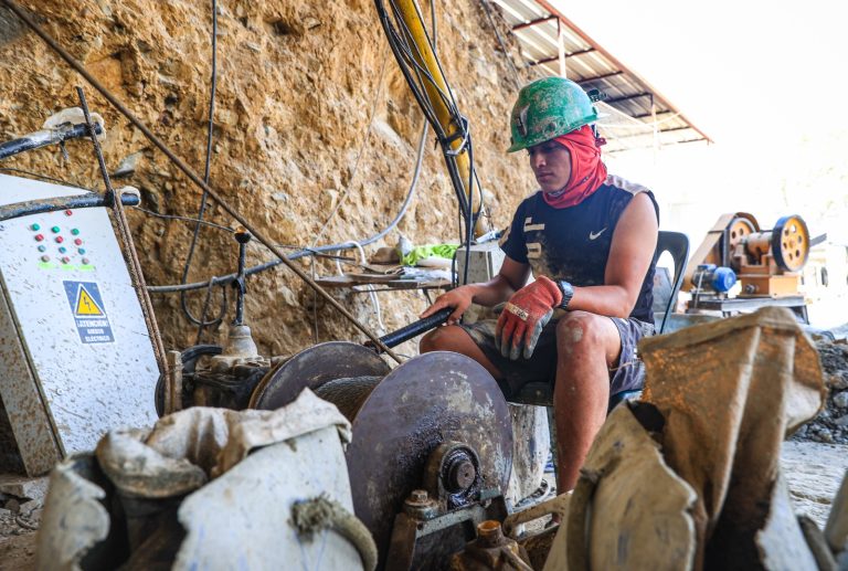 Direcciones y gerencias regionales deberán culminar procedimientos de formalización minería en 6 meses. Si no lo hacen, trámite pasa al Minem