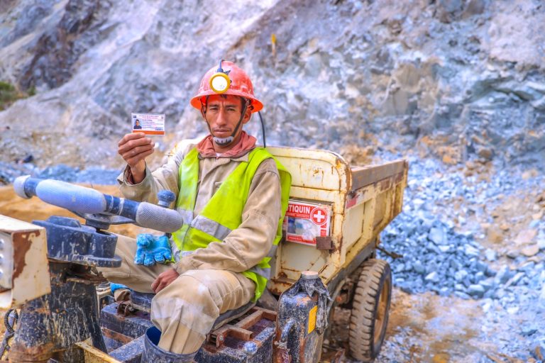 Ejecutivo propone eliminar decreto que exime de responsabilidad penal a mineros inscritos en el Reinfo