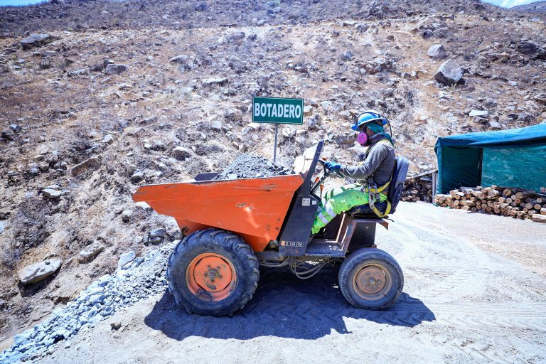 “Se debe definir quién es quién dentro de la pequeña minería y determinar quiénes deben continuar y quiénes no”: Olinda Orozco