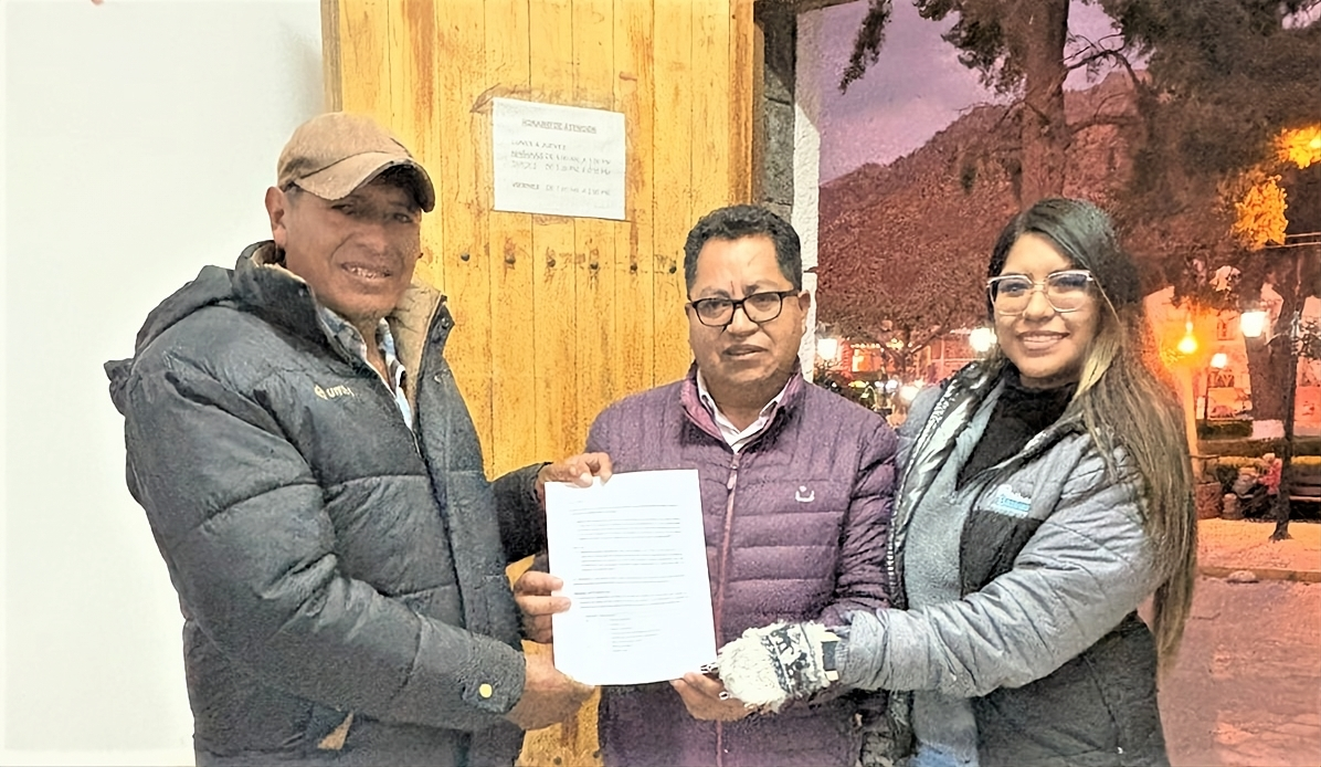 Minera Bateas formaliza cesión de maquinaria pesada a Municipalidad de Caylloma para proyecto de gestión de recursos hídricos