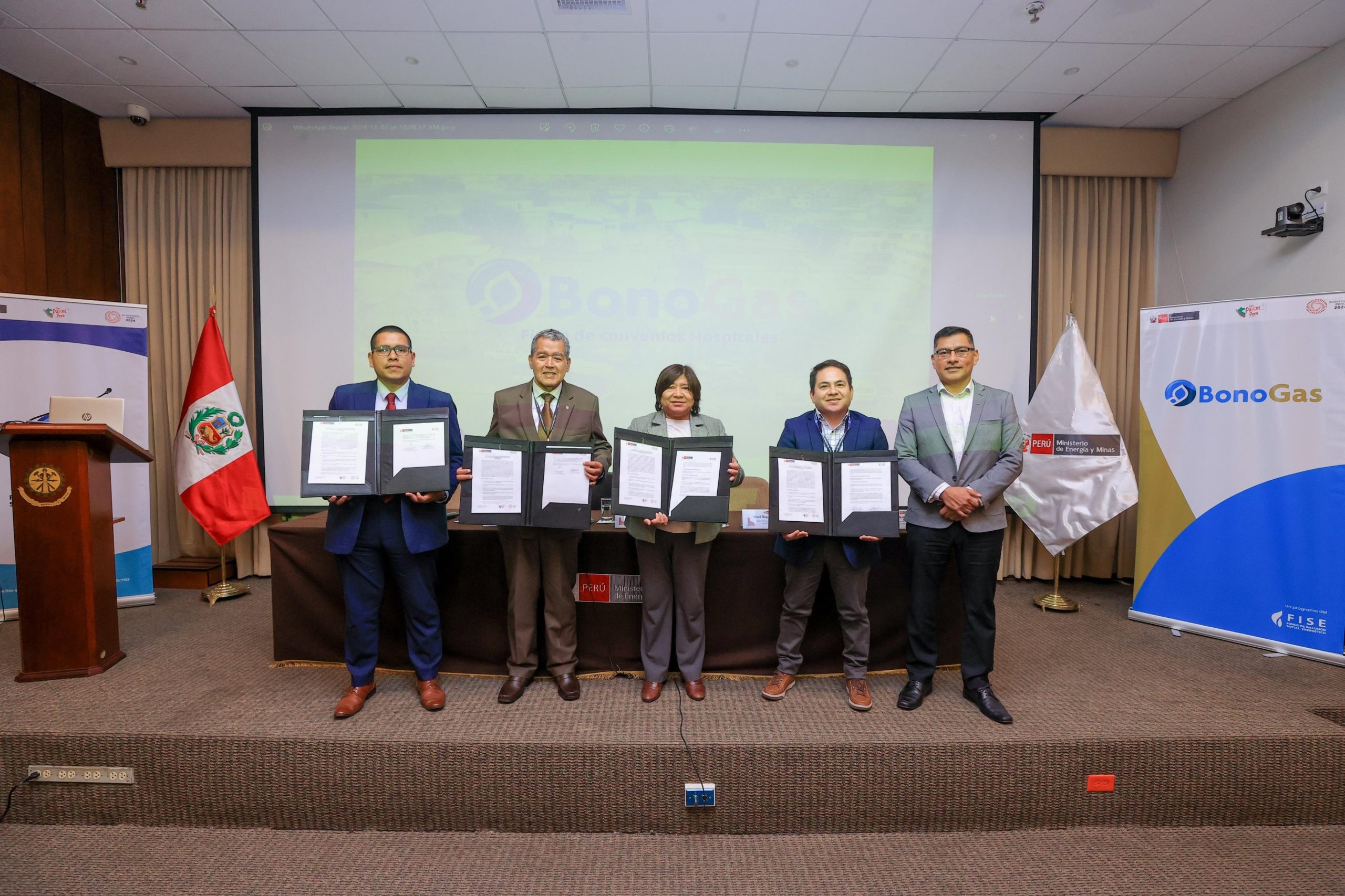 Minem suscribe convenio para instalar servicio de gas natural en hospitales de Chimbote y Huaraz