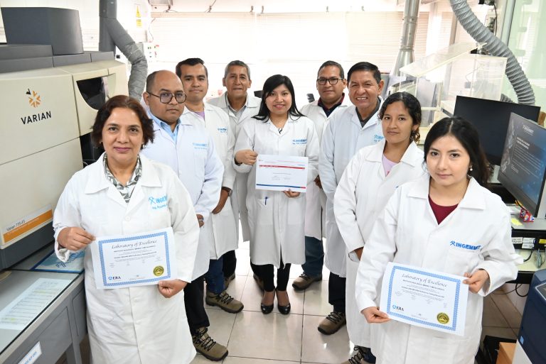 Laboratorio de Química del Ingemmet obtiene certificado por excelencia mundial