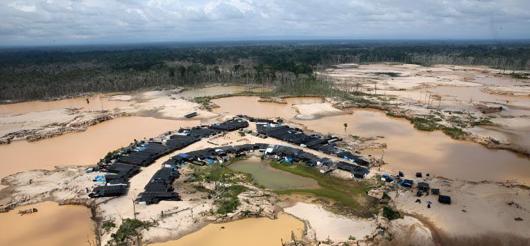 En los últimos cinco años, el presupuesto para combatir la minería ilegal se redujo en 37%