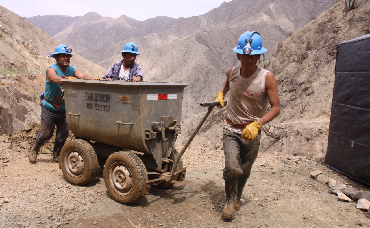 Gobierno promulga ley que amplía plazo de formalización para los mineros artesanales