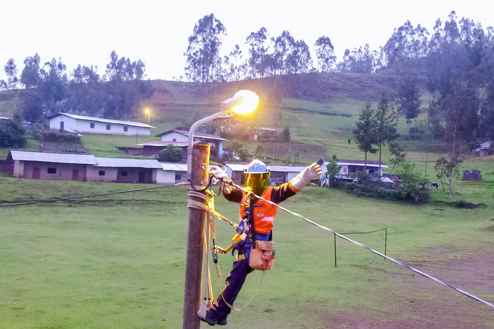 Minem tiene previsto concluir, en 2025, la ejecución física de cinco proyectos de electrificación rural para Cajamarca