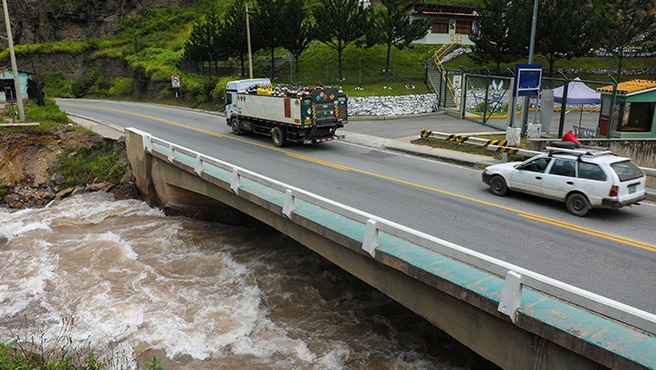 Firman acuerdo con Deviandes para elaborar estudio definitivo de ingeniería y reemplazar tres puentes en la Carretera Central