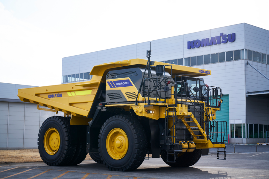 Komatsu comienza pruebas del primer camión del mundo equipado con un motor de combustión de hidrógeno