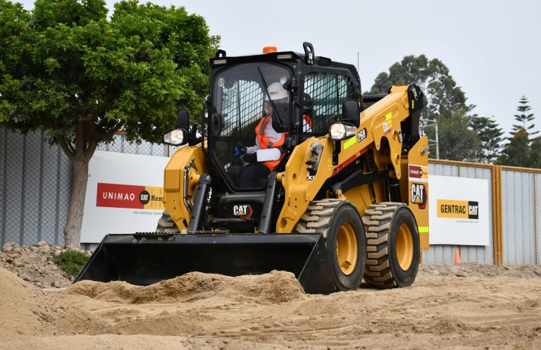 Unimaq lanza nueva generación de minicargadores Cat en el mercado peruano