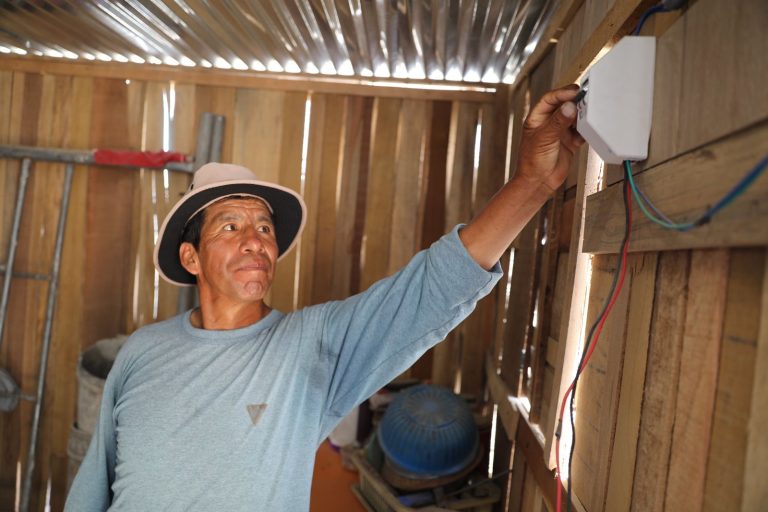 Electricidad al toque: más de 34,000 familias logran tener acceso a energía eléctrica
