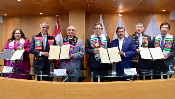Firman contrato de proyecto de modernización del Tren Macho, de US$ 565 millones de inversión