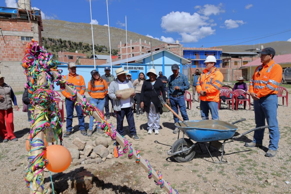Challhuahuacho: Las Bambas construirá cancha sintética y salón comunal en el Barrio Los Alamos