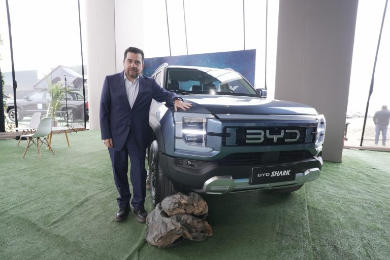 BYD estrena en Perú la primera ‘pickup’ híbrida enchufablecon una autonomía de 840 km