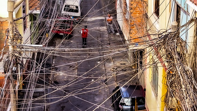 Más de 200 toneladas de cableado aéreo en desuso han sido retiradas a nivel nacional