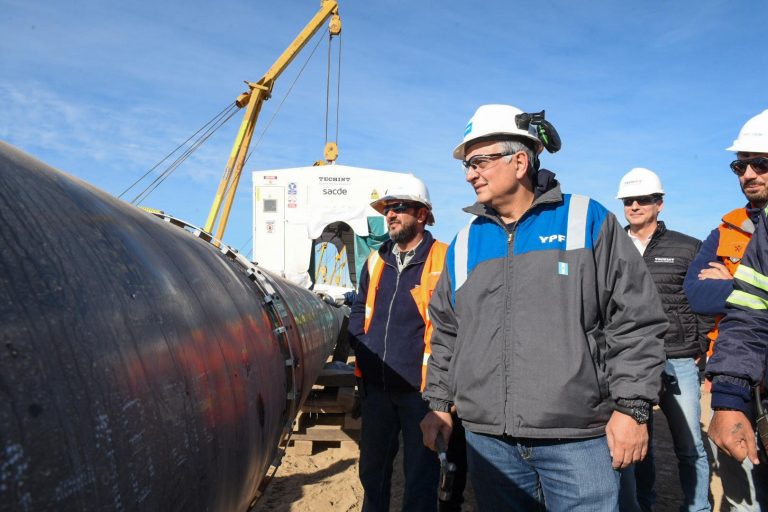 Justicia de EE UU ordena que Argentina entregue el 51% de petrolera YPF como pago por expropiación