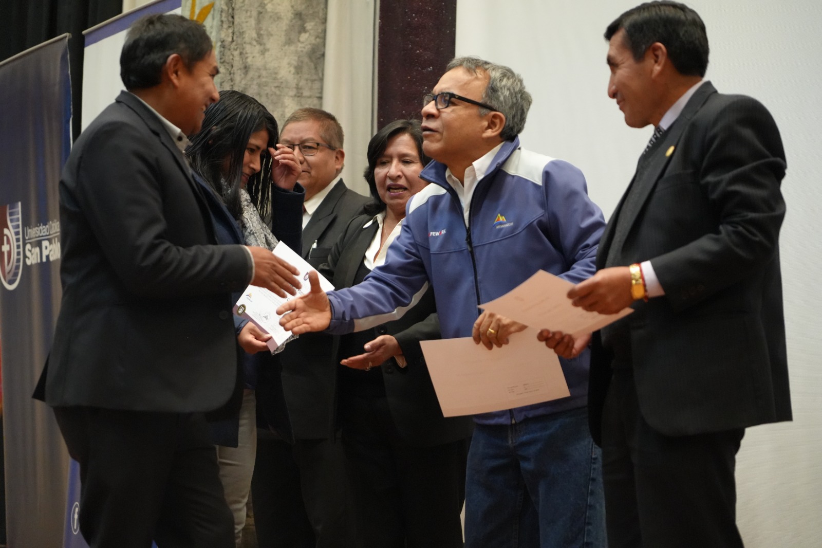 Antapaccay: cien docentes de Espinar culminaron diplomado en Gestión Educativa