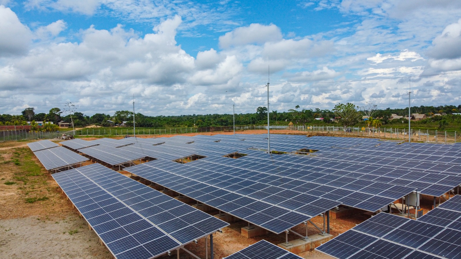 Un total de 17 centrales solares de generación operan en el país con una potencia instalada conjunta de 748 MW