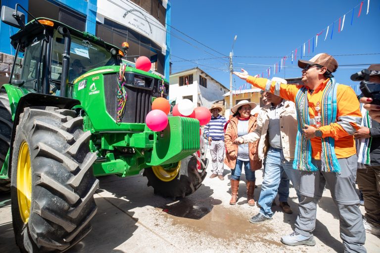 Las Bambas entrega maquinaria agrícola, equipamiento médico y apoyo educativo en Ccapacmarca