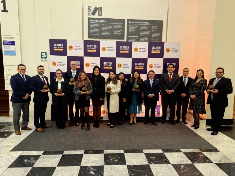 Ferreycorp y seis de sus compañías reciben distintivo Empresa con Gestión Sostenible