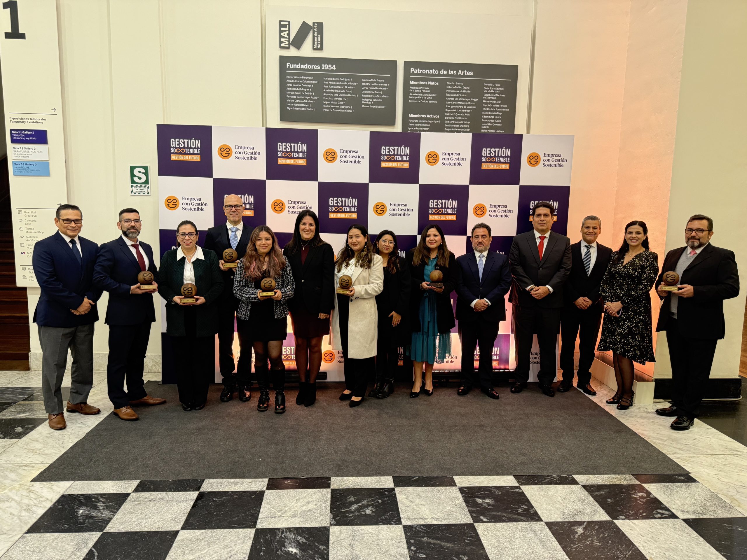 Ferreycorp y seis de sus compañías reciben distintivo Empresa con Gestión Sostenible