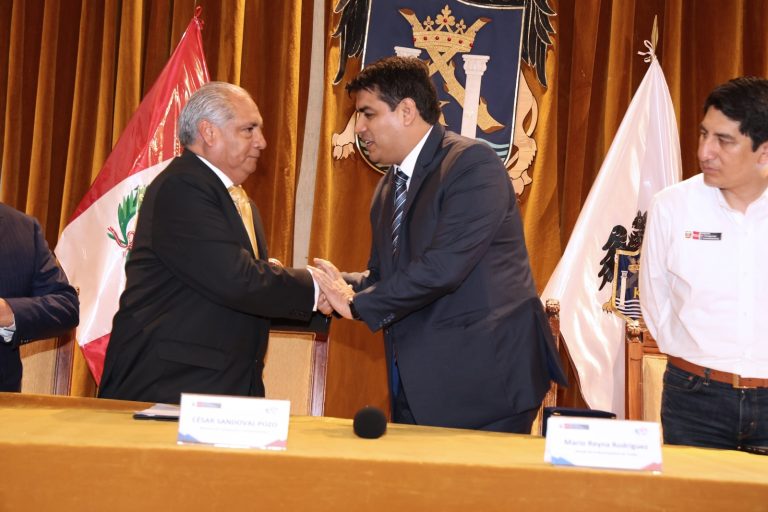 Firman contrato de Corredor Vial Norte-Sur, obra de S/ 566.6 millones