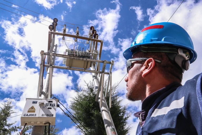 Minem: Más de 190 mil peruanos de zonas rurales accedieron por primera vez al servicio eléctrico 