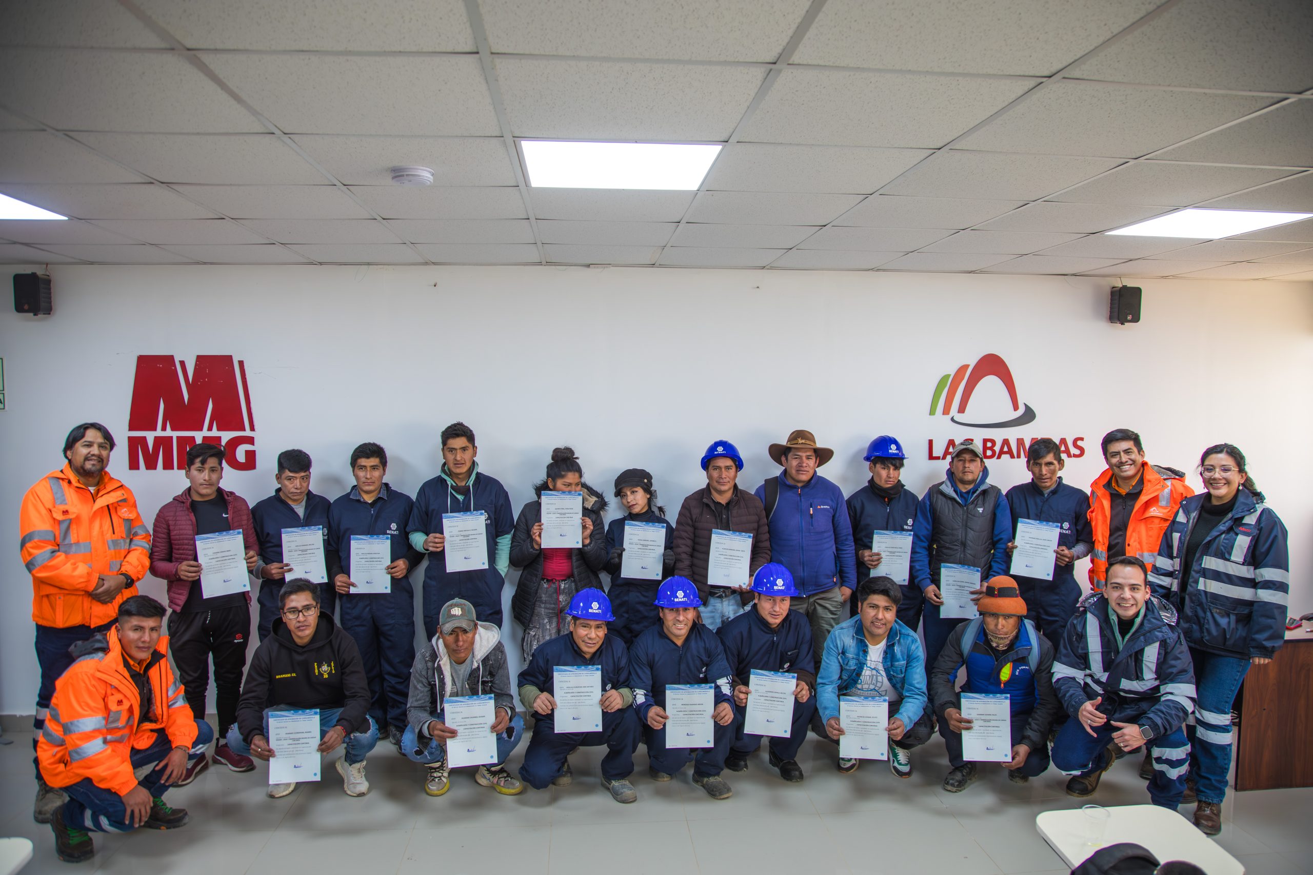32 jóvenes culminan con éxito el Programa de Oficios 2025 de Las Bambas