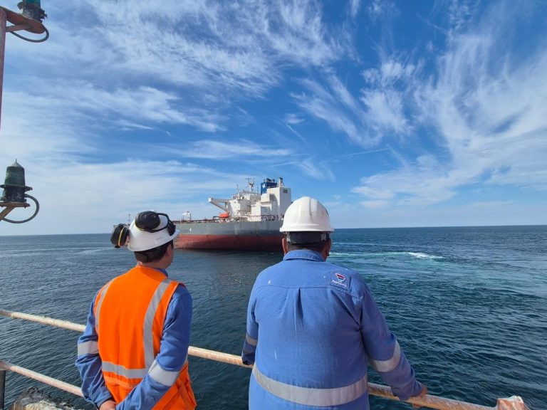 Refinería Talara recibe buque tanque de un millón de barriles de crudo adquiridos a Ecuador