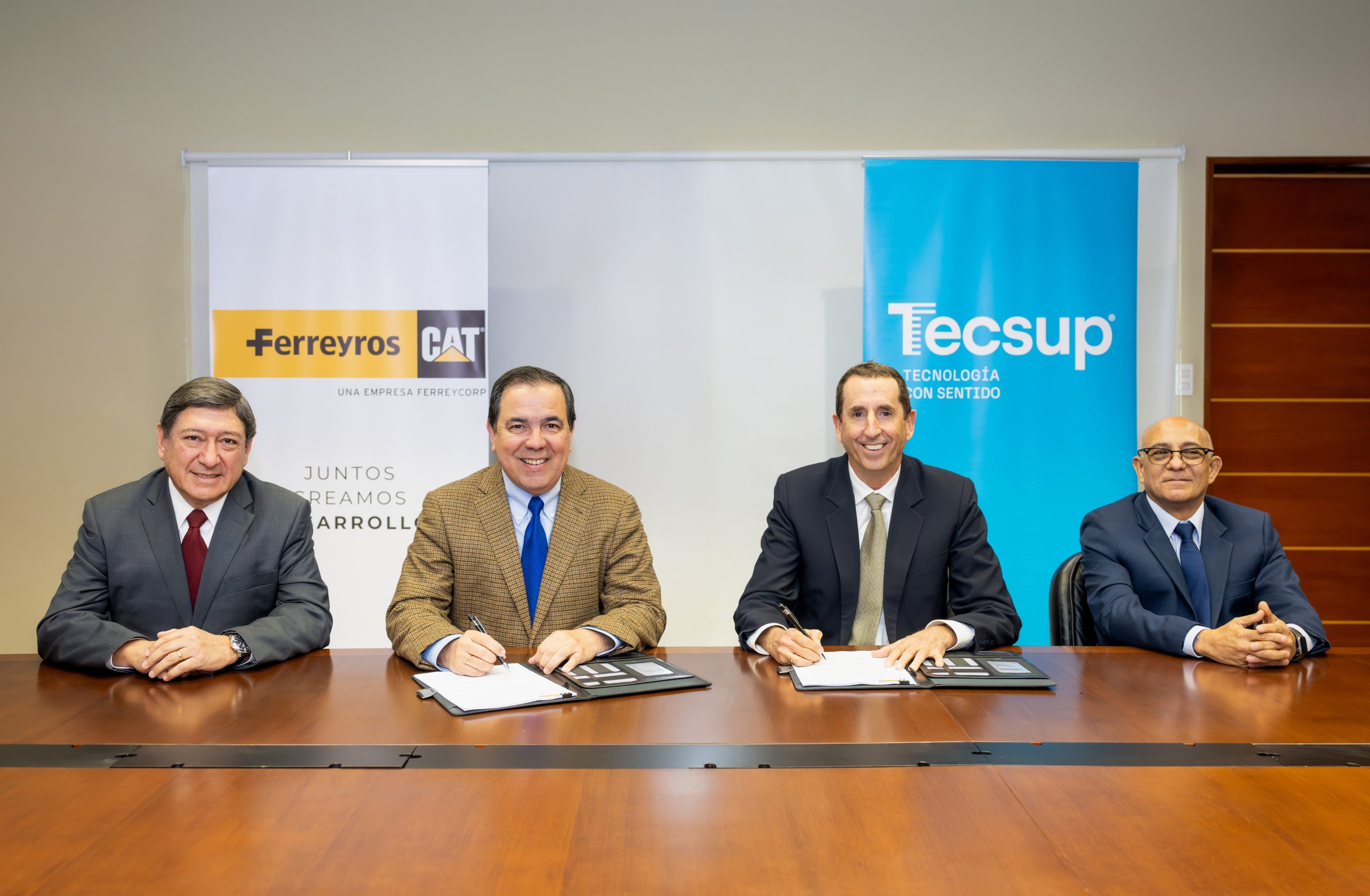 Ferreyros y Tecsup refuerzan histórica alianza para formar talento técnico en maquinaria pesada