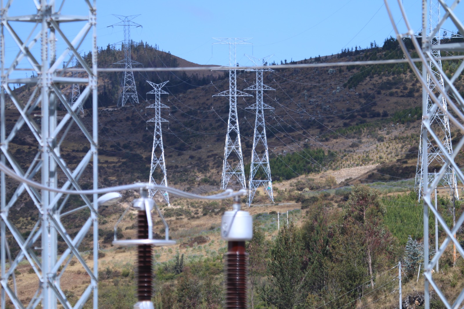 Otorgan concesión para línea de transmisión de 220 kV al proyecto de cobre Zafranal, en Arequipa