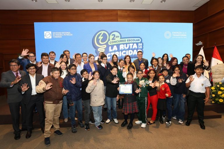 SNMPE: 17 escolares de Lima y regiones son premiados en el concurso “La ruta de la electricidad”