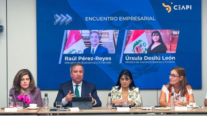 Ministro Pérez Reyes presentó a inversionistas europeos cartera de proyectos de transporte por más de US$ 49,000 millones