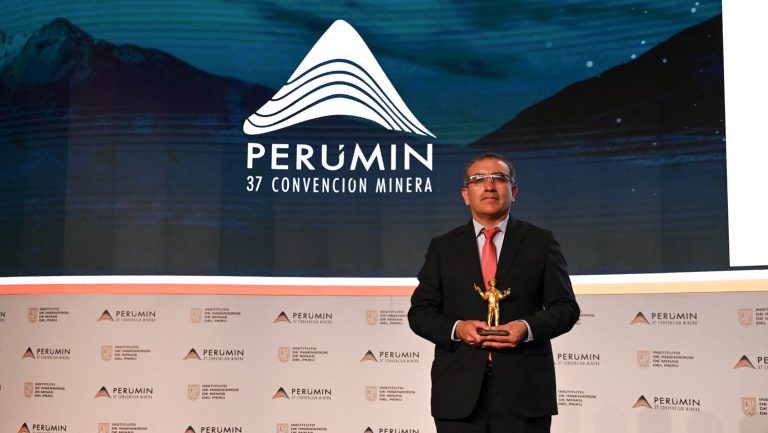 Ingemmet recibe el máximo Premio Nacional de Minería en Arequipa