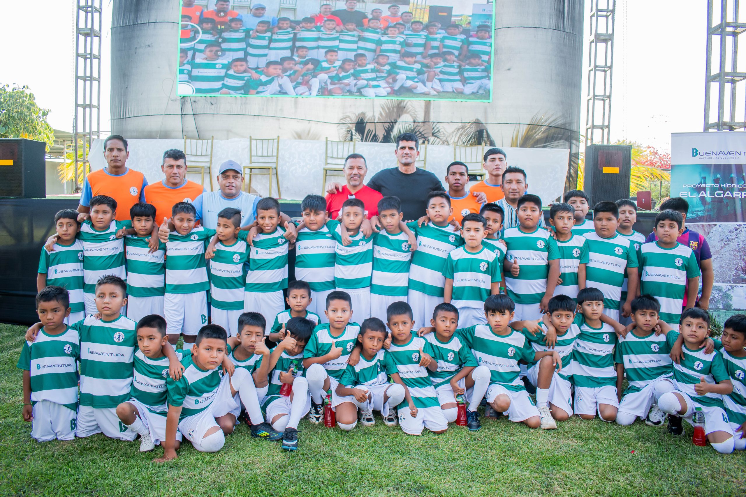 “Chorri” Palacios inaugura academia deportiva de Buenaventura en Tambogrande